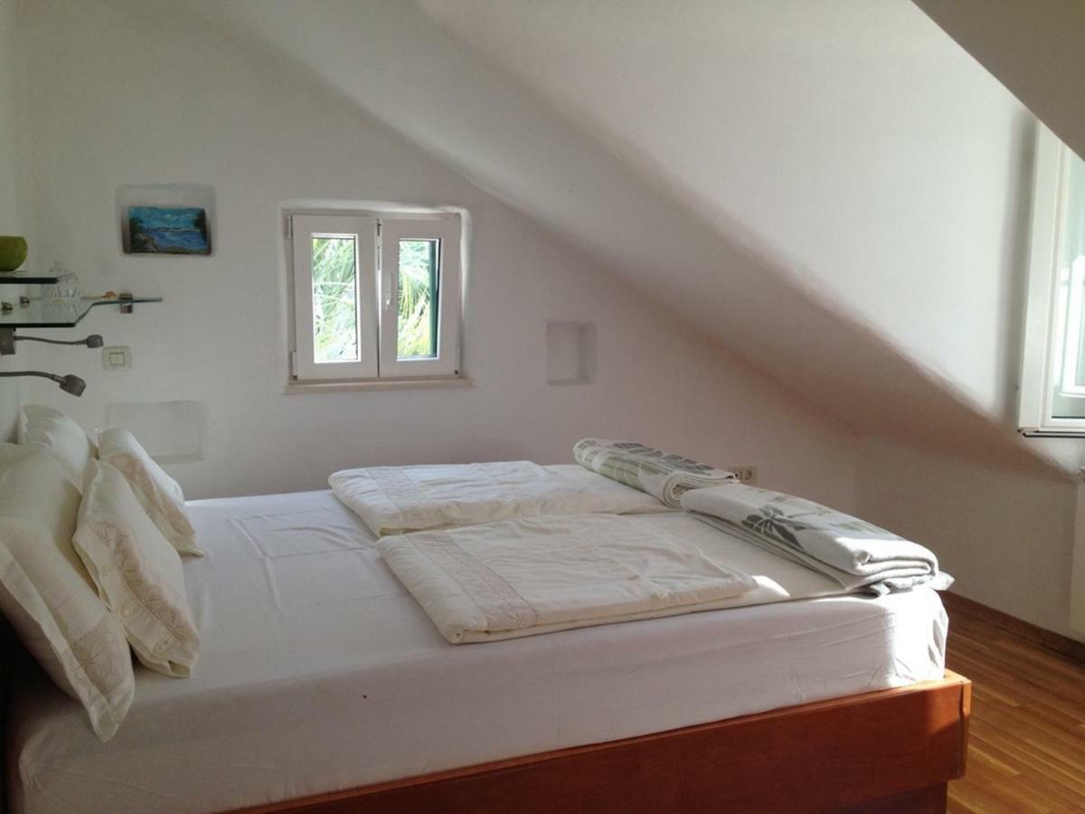 Deluxe Villa Sirena On The Beach With Pool Supetar Exterior photo