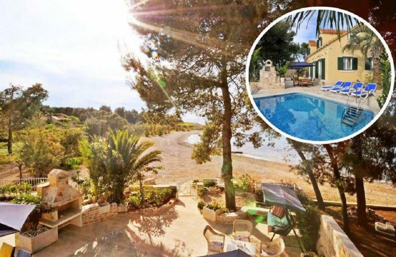 Deluxe Villa Sirena On The Beach With Pool Supetar Exterior photo