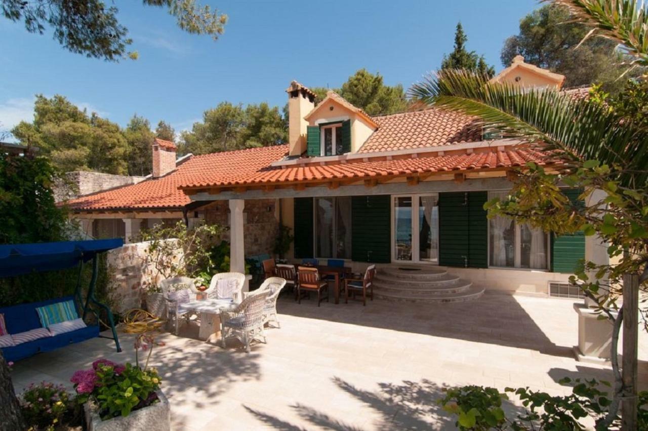 Deluxe Villa Sirena On The Beach With Pool Supetar Exterior photo