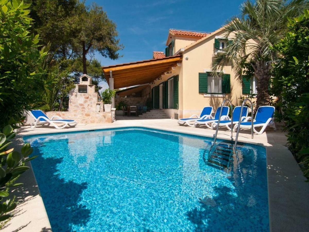 Deluxe Villa Sirena On The Beach With Pool Supetar Exterior photo